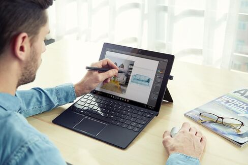قلم Lenovo الرقمي 2 (كمبيوتر محمول) - استجابة فائقة اللمس وحافظة حضرية لأجهزة الكمبيوتر المحمول/الكمبيوتر المحمول/الكمبيوتر اللوحي مقاس 14 بوصة - مقاوم للماء - مقصورات مبطنة، مساحة تخزين بسحاب للملحقات in Kuwait