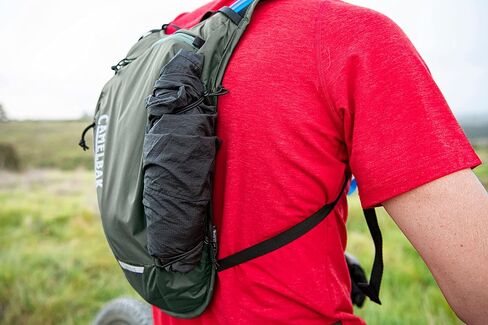 حزمة ترطيب الدراجة الخفيفة الكلاسيكية من CamelBak، 70 أونصة in Saudi Arabia