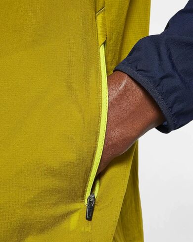 Nike Men's Sportswear Windrunner Jacket in Saudi Arabia