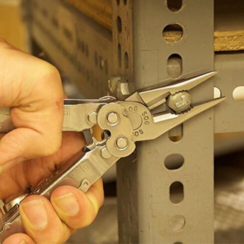 SOG PowerLock متعدد الأدوات - تقنية الرافعة المالية المركبة مع جهاز تجعيد التخلص من الذخائر المتفجرة، هيكل من الفولاذ المقاوم للصدأ 420، 18 أداة متخصصة خفيفة الوزن (B61N-CP)، أسود in Kuwait
