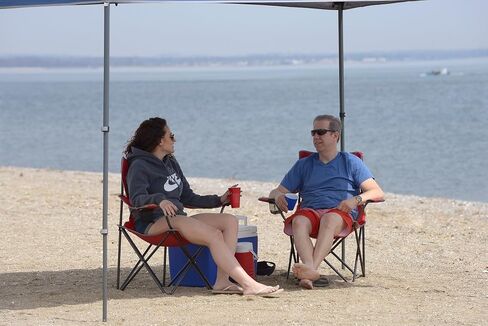 Quik Shade Chair Portable Folding Chair with Arm Rest Cup Holder and Carrying and Storage Bag, Red (146115) in Saudi Arabia