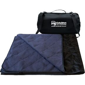 Dagmi Outdoors بطانية مقاومة للماء للاستخدام الخارجي، بطانيات كبيرة من الصوف وبطانيات للتخييم للطقس البارد. مثالية للاستخدام في الهواء الطلق والسيارة والكلاب والنزهة. مقاوم للرياح، مبطن، دافئ جدًا، يمكن غسله في الغسالة.