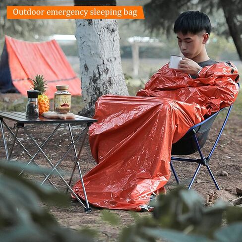 حقيبة نوم للطوارئ للبقاء على قيد الحياة، حقيبة نوم للطوارئ الحرارية SOS مع كيس أشياء وصفارة مقاومة للماء، بطانية نجاة للطوارئ خفيفة الوزن محمولة in Kuwait