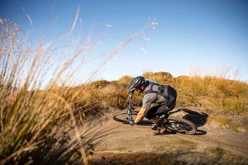 حقيبة ظهر CamelBak Skyline LR 10 Bike Hydration - خزان Crux Lumbar - 100 أونصة in Saudi Arabia