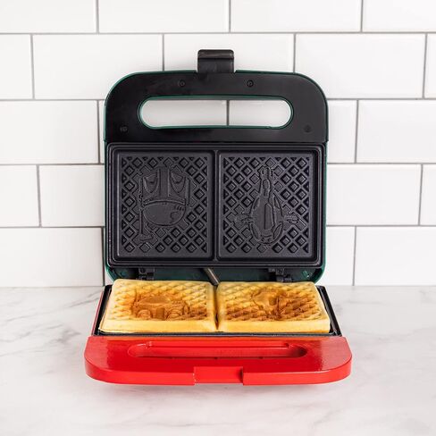 Uncanny Brands WM2-SRW-BBF Star Wars Boba Fett Double-Square Waffle Maker, 9" x 9", Green in Saudi Arabia