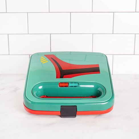 Uncanny Brands WM2-SRW-BBF Star Wars Boba Fett Double-Square Waffle Maker, 9" x 9", Green in Saudi Arabia