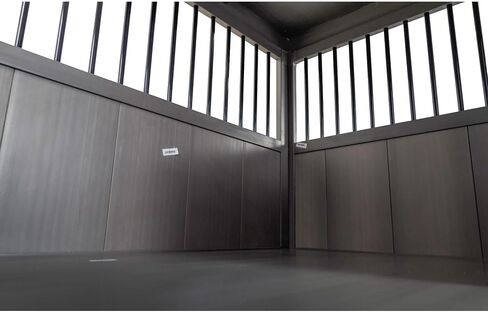 قفص للكلاب بتصميم باب الحظيرة المنزلق من ECOFLEX Homestead من New Age Pet - باللون الأبيض العتيق بحجم كبير جدًا in Kuwait