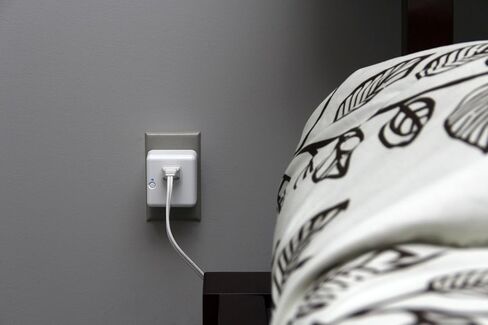 Samsung SmartThings Outlet, Works with Amazon Alexa in Saudi Arabia