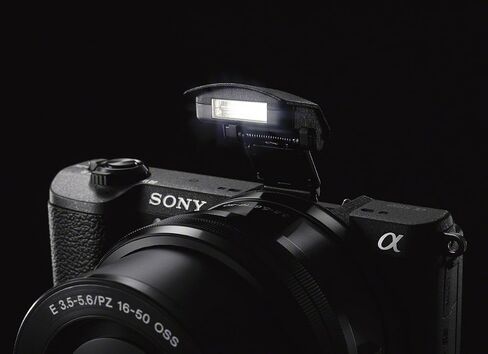 Sony a5100 16-50mm Mirrorless Digital Camera with 3-Inch Flip Up LCD (White) in Saudi Arabia