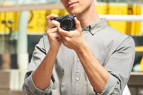 Sony a5100 16-50mm Mirrorless Digital Camera with 3-Inch Flip Up LCD (White) in Saudi Arabia