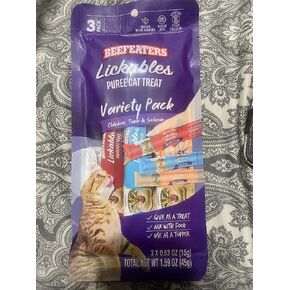 Lickables purée cat Treat in Saudi Arabia