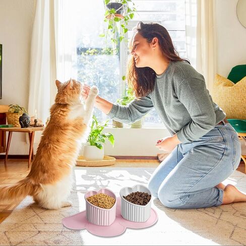اوعية طعام مرتفعة من السيراميك بتصميم مائل من السيراميك مع بساط مضاد للانزلاق، وعاء طعام للقطط والكلاب الصغيرة من البورسلين بتصميم مرتفع على شكل قلب، قطعتان in Kuwait