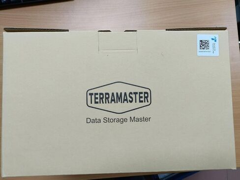 TERRAMASTER D4-300 USB 3.1 (Gen1) حاوية محرك أقراص صلبة خارجي للتخزين من النوع C قابلة للتبديل السريع (بدون قرص) in Kuwait