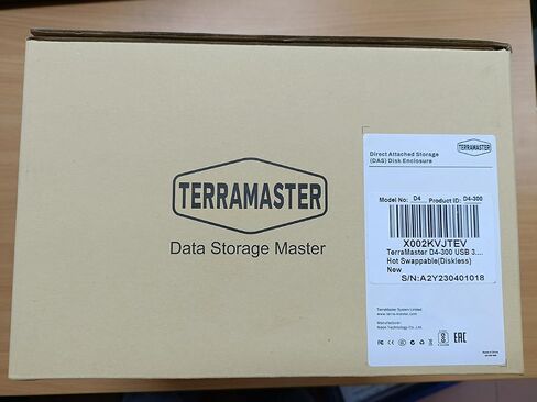 TERRAMASTER D4-300 USB 3.1 (Gen1) حاوية محرك أقراص صلبة خارجي للتخزين من النوع C قابلة للتبديل السريع (بدون قرص) in Kuwait