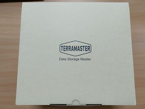 TERRAMASTER D4-300 USB 3.1 (Gen1) حاوية محرك أقراص صلبة خارجي للتخزين من النوع C قابلة للتبديل السريع (بدون قرص) in Kuwait