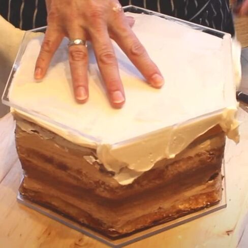 مجموعة أقراص أكريليك سداسية مقاس 10.25 بوصة من CAKESAFE - أقراص كريمة زبدة أكريليك شفافة مقاس 2-10.25 بوصة - أداة مثالية لتنعيم الصقيع على الكعك، وحجم القرص والحدود المحيطية المحفورة على جميع الأقراص in Kuwait