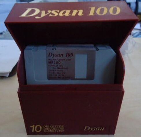 10 Blank 3.5" Floppy Disks w/ Storage Box! Double Density (DD) Mac Formatted - Diskettes Disc Storage Case in Saudi Arabia