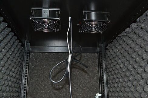 Sysracks 18U 35 بوصة عمق خزانة خادم عازلة للصوت، خزانة خادم هادئة، رف خادم صوتي صامت يصل إلى 36٪ للحد من الضوضاء in Kuwait