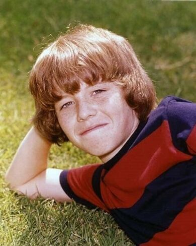 The Brady Bunch TV early 1970's Mike Lookinland as Bobby 8x10 inch photo in Saudi Arabia