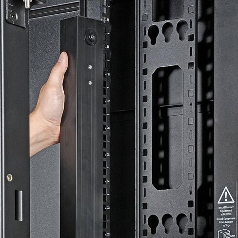محول Tripp Lite PDU بقدرة 1.9 كيلو وات 120 فولت 24 منافذ 5-15/20R 20 أمبير مع L5-20P، واجهة منصة LX 0URM TAA (PDUMV20NETLX) in Saudi Arabia