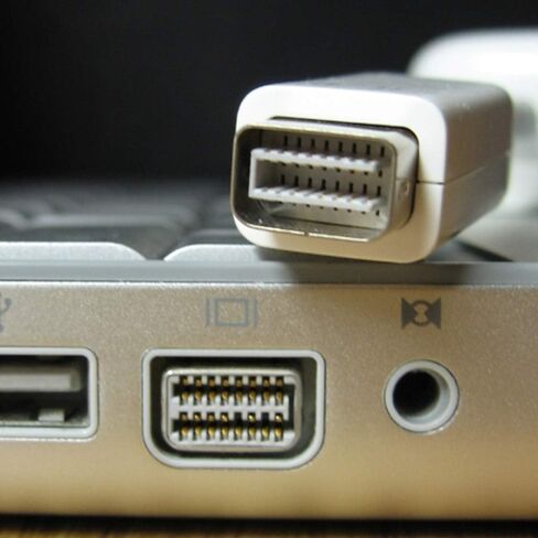 Mini-VGA to VGA Display Adaptor M8639G/A 922-4554 603-0607 in Kuwait