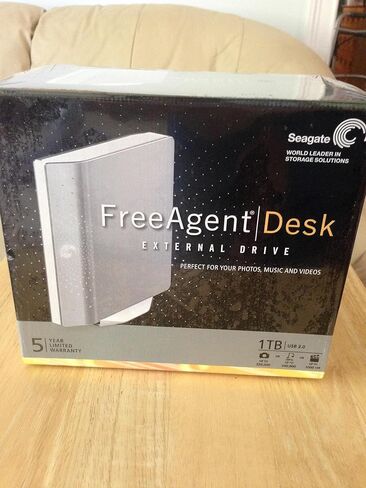 Seagate FreeAgent Desk 1 TB USB 2.0 Desktop External Hard Drive ST310005FDA2E1-RK (Silver) in Saudi Arabia