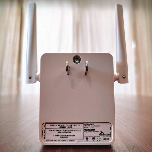 موسع نطاق واي فاي NETGEAR EX2700 - تغطية تصل إلى 800 قدم مربع و10 أجهزة مع معزز ومكرر الإشارة اللاسلكية N300 (سرعة تصل إلى 300 ميجابت في الثانية)، وتصميم مدمج لقابس الحائط in Kuwait