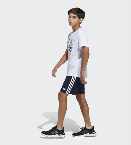 تي شيرت Americana بأكمام قصيرة للأولاد من adidas، أبيض مع كحلي جامعي، 4-8 سنوات في الولايات المتحدة in Kuwait