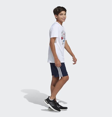 تي شيرت Americana بأكمام قصيرة للأولاد من adidas، أبيض مع كحلي جامعي، 4-8 سنوات في الولايات المتحدة in Kuwait
