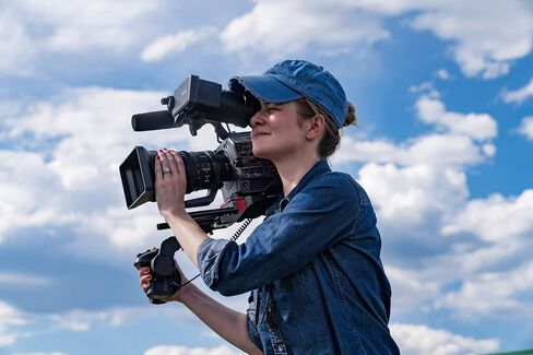Sony PXW-FX9 XDCAM Full-Frame Camera System with SELP28135G, PXWFX9VK in Saudi Arabia
