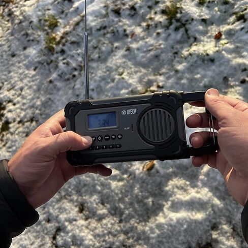 BTECH ER-V1 راديو محمول يعمل بالطاقة الشمسية للطوارئ، مستقبل راديو AM/FM/NOAA/SW، 5 طرق للطاقة مع شاحن هاتف بنك الطاقة 2000 مللي أمبير في الساعة، شاحن USB ومصباح LED in Kuwait