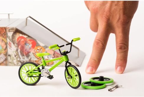 قبضة وخدع - إصبع أخضر BMX Freestyle مع عجلتين إضافيتين للدراجة وأداة دراجة إصبع واحدة - حزمة لعبة إصبع واحدة للأطفال بعمر 6 سنوات فما فوق in Kuwait