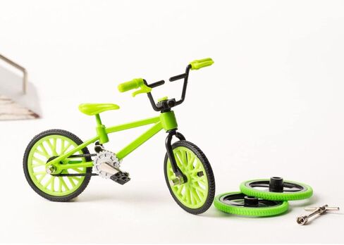 قبضة وخدع - إصبع أخضر BMX Freestyle مع عجلتين إضافيتين للدراجة وأداة دراجة إصبع واحدة - حزمة لعبة إصبع واحدة للأطفال بعمر 6 سنوات فما فوق in Kuwait