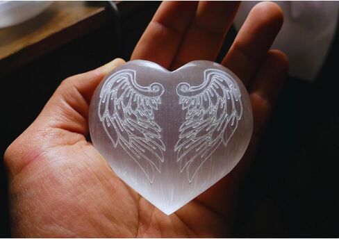 أجنحة ملاك القلب المنقوشة من Xen Minerals Selenite - قلوب وأحجار كريستالية أصلية للشفاء وتوازن الشاكرا، بلورات وصخور على شكل قلب، أحجار كريمة بيضاء شفافة صغيرة مقاس 7.62 سم ​​هالة صحية هادئة in Kuwait