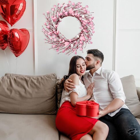 Sggvecsy 18 بوصة عيد الحب إكليل مصنوع يدويًا من الفوم على شكل قلب إكليل وردي اللون التوت الاصطناعي ريفي غصين إكليل الباب الاصطناعي لحفل الزفاف ديكور المنزل والمكتب in Saudi Arabia