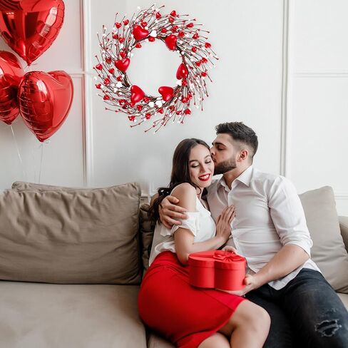 Sggvecsy 18 بوصة عيد الحب إكليل مصنوع يدويًا من الفوم على شكل قلب إكليل وردي اللون التوت الاصطناعي ريفي غصين إكليل الباب الاصطناعي لحفل الزفاف ديكور المنزل والمكتب in Saudi Arabia