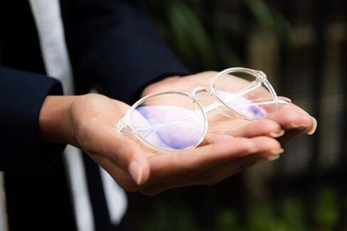 نظارات Ocushield الزرقاء لحجب الضوء تمنع إجهاد العين من الأجهزة الرقمية | تم تطويره بواسطة فاحصي البصر | للبالغين والأطفال in Kuwait