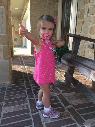 مشبك حامل اللهاية العالمي من بيبي بادي – يتم تثبيته على الباسي أو ربطه بحلقة سيليكون ملائمة عالمية – مشبك مصاصة للأطفال من سن 4 أشهر فما فوق/ الأولاد والبنات الصغار in Kuwait