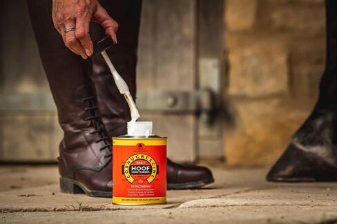 Carr & Day & Martin Cornucrescine Daily Hoof Moisturiser, 500 ml, clear in Kuwait