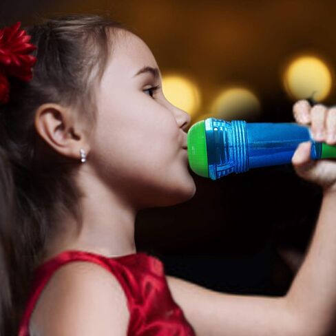 Novelty Place Echo Mic للأطفال والأطفال الصغار - ميكروفون كاريوكي سحري بدون بطارية لتضخيم الصوت لعبة ريترو للغناء والكلام والعلاج بالتواصل - 10 بوصة (أزرق وأخضر) in Kuwait