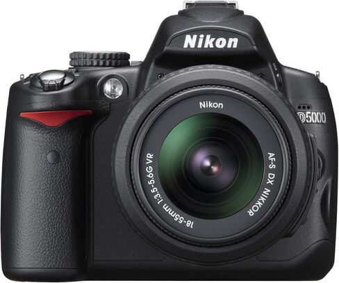 كاميرا Nikon D5000 بدقة 12.3 ميجابكسل DX رقمية SLR مع عدسة VR مقاس 18-55 مم f/3.5-5.6G وشاشة LCD متغيرة الزاوية مقاس 2.7 بوصة (متجددة) in Saudi Arabia