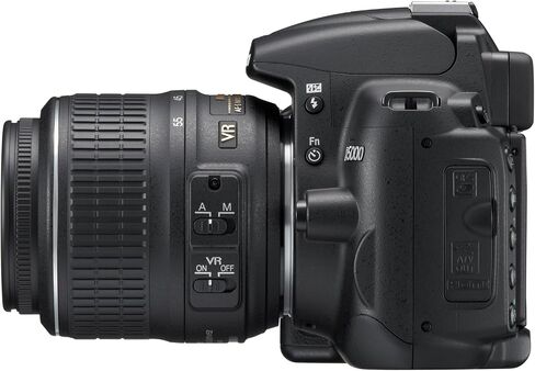 كاميرا Nikon D5000 بدقة 12.3 ميجابكسل DX رقمية SLR مع عدسة VR مقاس 18-55 مم f/3.5-5.6G وشاشة LCD متغيرة الزاوية مقاس 2.7 بوصة (متجددة) in Saudi Arabia