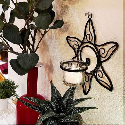 حامل شموع على شكل شمعدان حائطي دوامي من Lily’s Home Deco، فولاذ، أسود، مجموعة من 2، مع 2 حامل شموع من الزجاج الشفاف in Kuwait