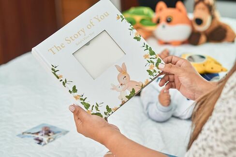 مساحة لصورة الطفل على غلاف كتاب الطفل، مجموعة تذكار لكتاب الطفل مكونة من 24 ملصقًا للتواريخ المهمة، كتاب ذاكرة الطفل 60 صفحة، ألبومات صور الطفل، كتاب السنة الأولى للطفل، كتاب تذكار الطفل in Kuwait