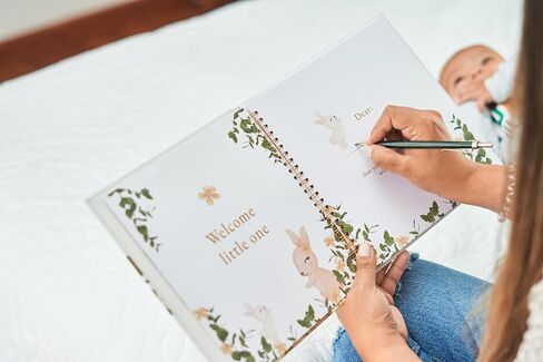 مساحة لصورة الطفل على غلاف كتاب الطفل، مجموعة تذكار لكتاب الطفل مكونة من 24 ملصقًا للتواريخ المهمة، كتاب ذاكرة الطفل 60 صفحة، ألبومات صور الطفل، كتاب السنة الأولى للطفل، كتاب تذكار الطفل in Kuwait