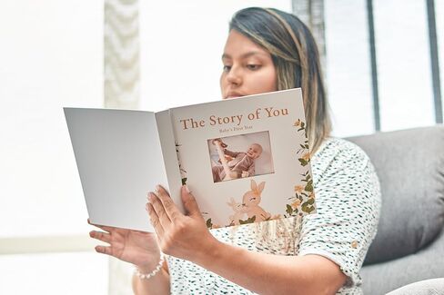 مساحة لصورة الطفل على غلاف كتاب الطفل، مجموعة تذكار لكتاب الطفل مكونة من 24 ملصقًا للتواريخ المهمة، كتاب ذاكرة الطفل 60 صفحة، ألبومات صور الطفل، كتاب السنة الأولى للطفل، كتاب تذكار الطفل in Kuwait