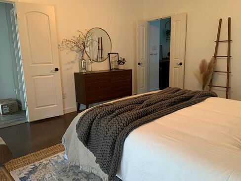 نيول ارتس 4 عبوات من عشب البامبا الصناعي الكبير بطول 43 انش، زهور صناعية منفوشة بوهو ديكور بوهيمي، مزهرية عشب قصب بولراش للمنزل وديكور الزفاف in Kuwait