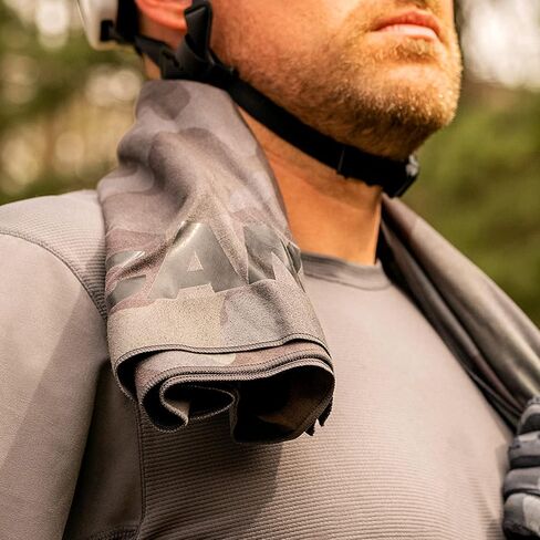 Pelican Outdoor - منشفة متعددة الاستخدام مع حقيبة حمل - ألياف دقيقة فائقة الامتصاص - أسود ستيلث in Kuwait