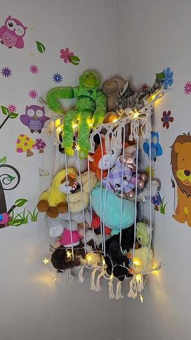 تيمارت شبكة حيوانات محشوة او ارجوحة، تخزين حيوانات محشوة بطول قابل للتعديل، حامل العاب قطيفة للزاوية مع اضواء، منظم العاب معلق بنمط بوهو شبكي لغرفة نوم الاطفال in Kuwait