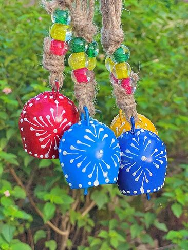 مجموعة من 5 أجراس من بيلشوب، أجراس مطلية متعددة الألوان مصنوعة يدويًا لتعليق المنزل والحديقة وأجراس البقر وصانعات الضوضاء وديكور حائط المزرعة وديكور المكتب والخارجي مجموعة من 5 أجراس 7 سم in Kuwait